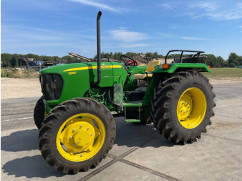 Traktor JOHN DEERE