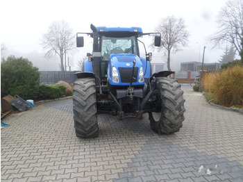 Traktor NEW HOLLAND T7000
