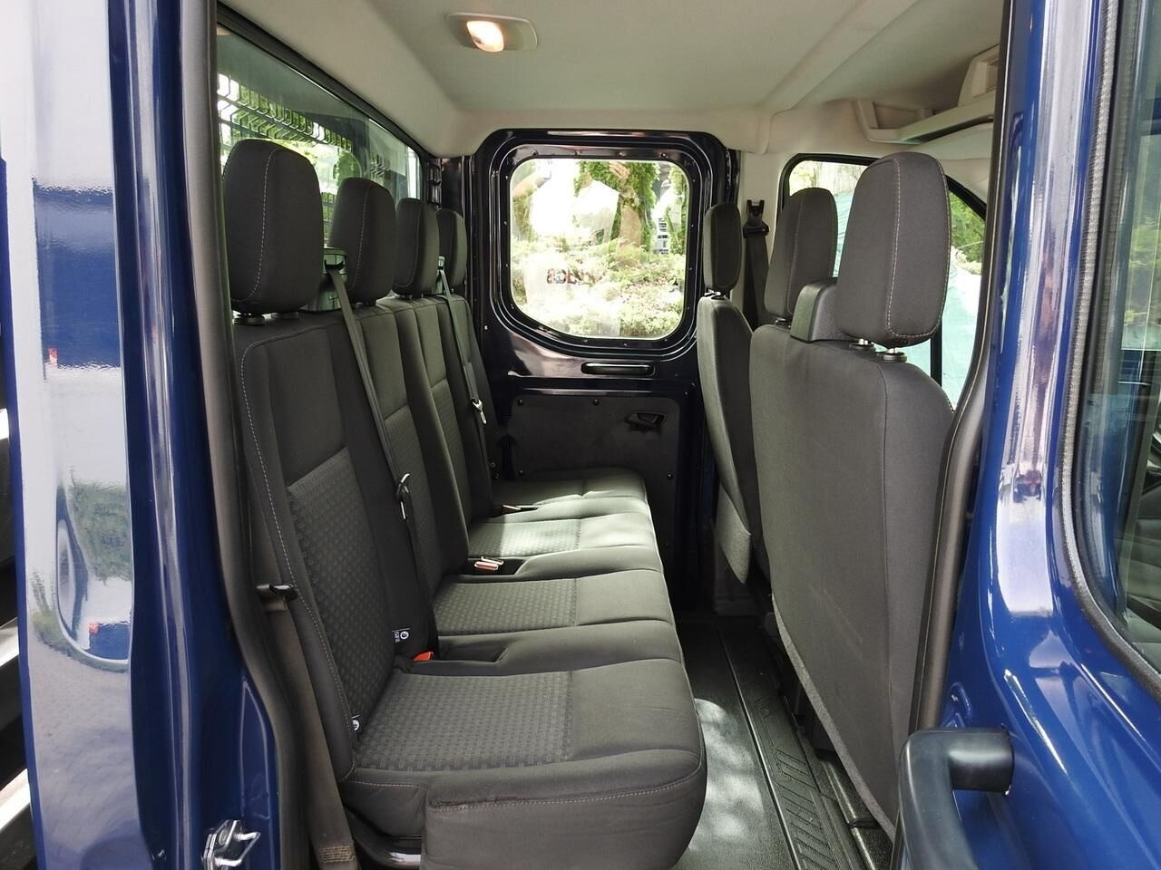 Dostavno vozilo s kesonom, Dostavno vozilo z dvojno kabino Ford Transit Doka flatbed: slika 21