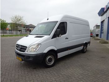Furgon Mercedes Benz