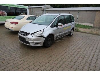 Avtomobil Ford Galaxy mit Wildschaden
