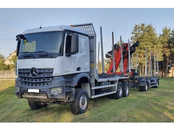 Gozdarska prikolica, Tovornjak z dvigalom Mercedes-Benz Arocs: slika 1