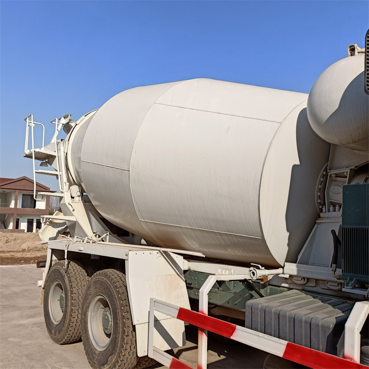 Avtomešalec s črpalko HOWO HOWO-white mixer pump truck: slika 3