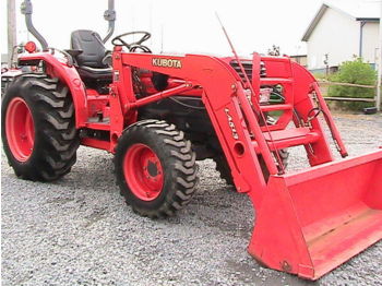 Kubota L3430 Tractor - Kolesni nakladalec