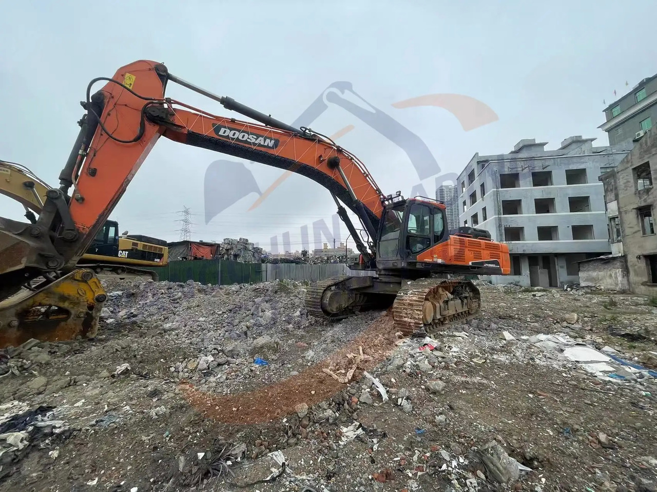 Bager goseničar Low running hours Used Doosan excavator DX520LC-9C in good condition for sale: slika 5