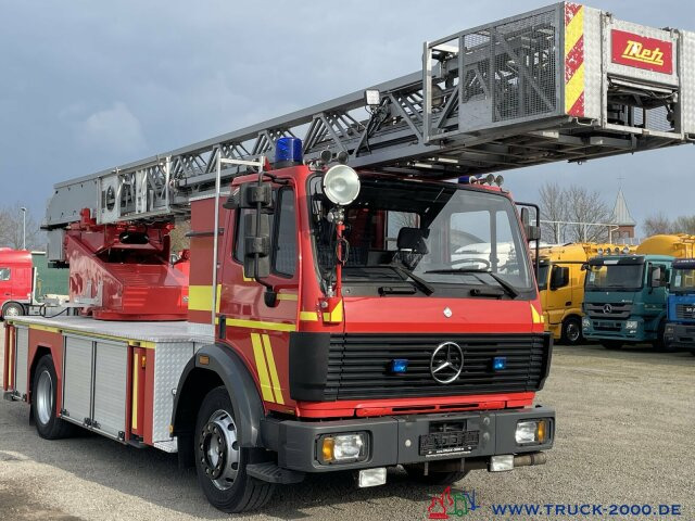 Dvižna ploščad montirana na tovornjak Mercedes-Benz 1422 Metz Feuerwehr Leiter 30 m. nur 31.361 Km.: slika 12