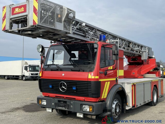 Dvižna ploščad montirana na tovornjak Mercedes-Benz 1422 Metz Feuerwehr Leiter 30 m. nur 31.361 Km.: slika 8