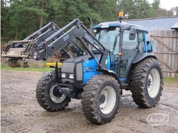 Valtra A85 Traktor med lastare -05  - Traktor