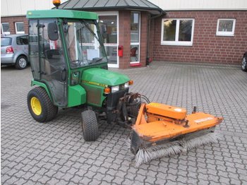 JOHN_DEERE 455 mit Vorbaubesen Kommunal - Mestni traktor
