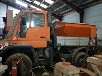 Komunalno/ posebno vozilo Unimog U400