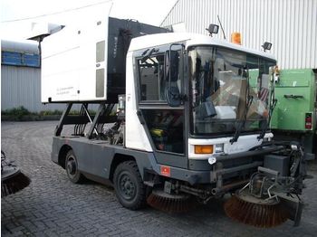 RAVO 530 Container Dump
 - Vozilo za pometanje