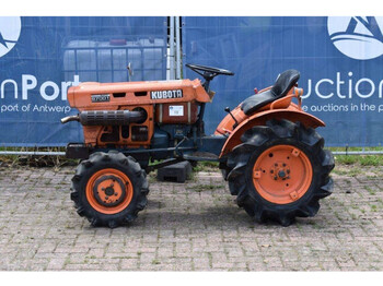 Vlečni traktor Kubota B7001: slika 1