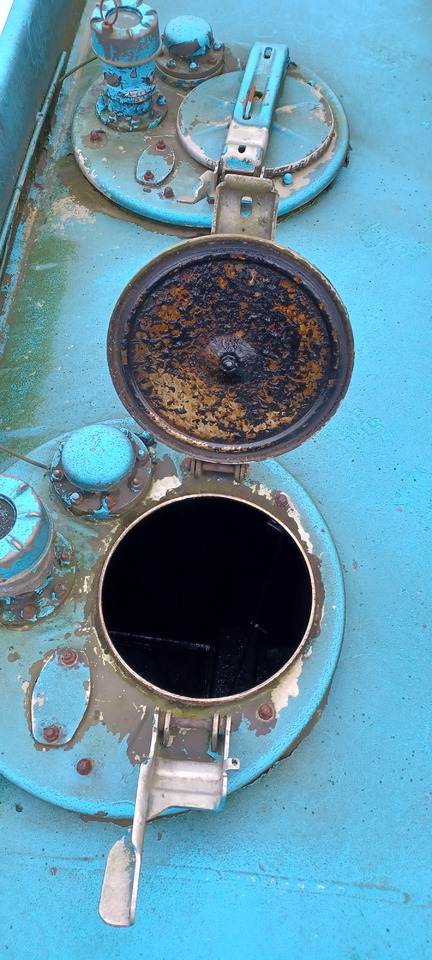 Polprikolica cisterna za transport goriva Bilcon 40000: slika 4