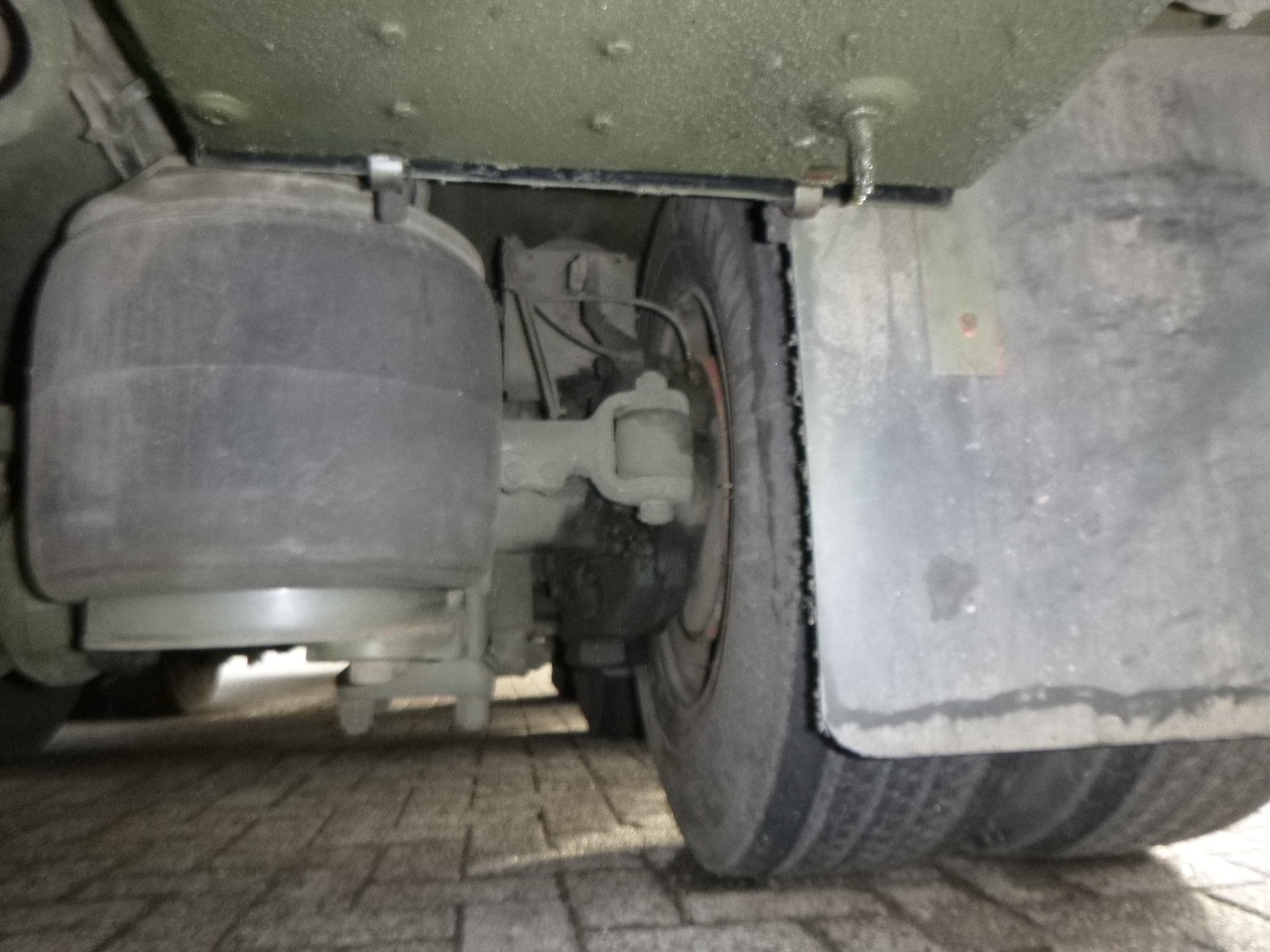 Nizko noseča polprikolica Broshuis 3-axle semi-lowbed trailer E-2130 / 73 t + ramps: slika 19