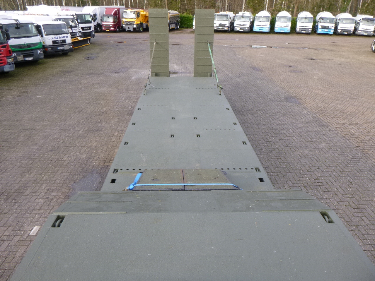 Nizko noseča polprikolica Broshuis 3-axle semi-lowbed trailer E-2130 / 73 t + ramps: slika 7