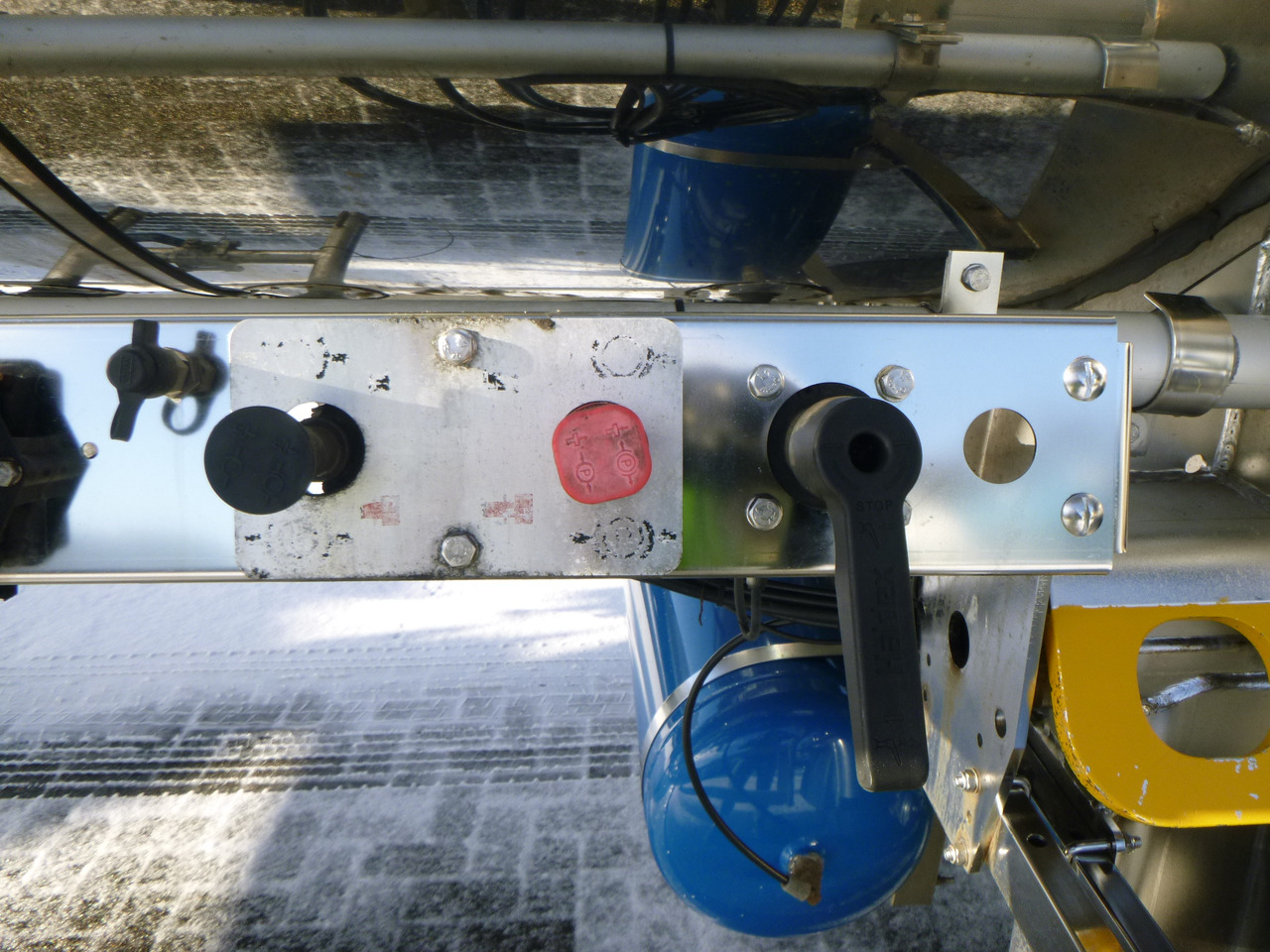 Polprikolica cisterna za transport kemikalij Feldbinder Chemical tank inox L4BH 30 m3 / 1 comp + pump: slika 19