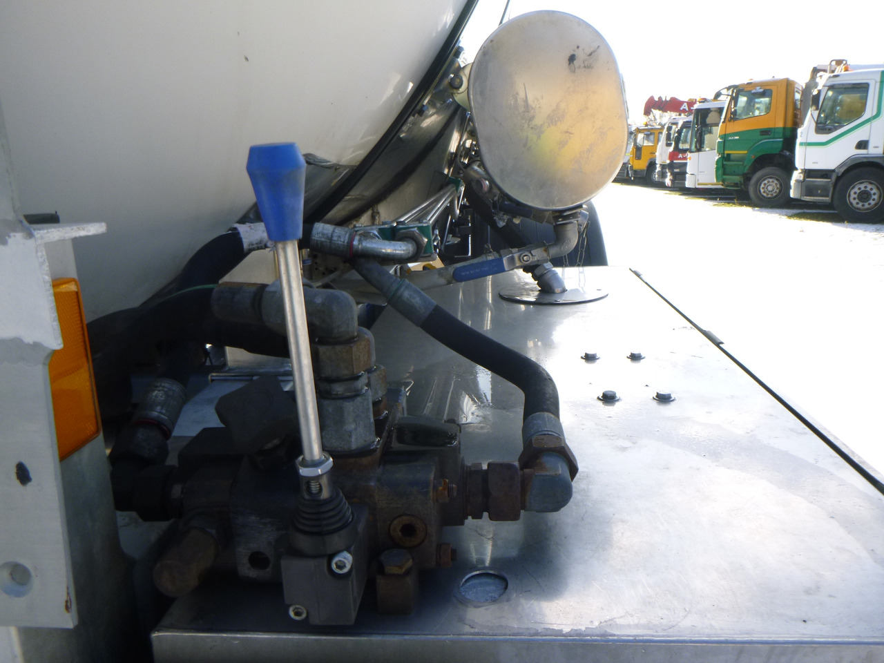 Polprikolica cisterna za transport kemikalij Feldbinder Chemical tank inox L4BH 30 m3 / 1 comp + pump: slika 12