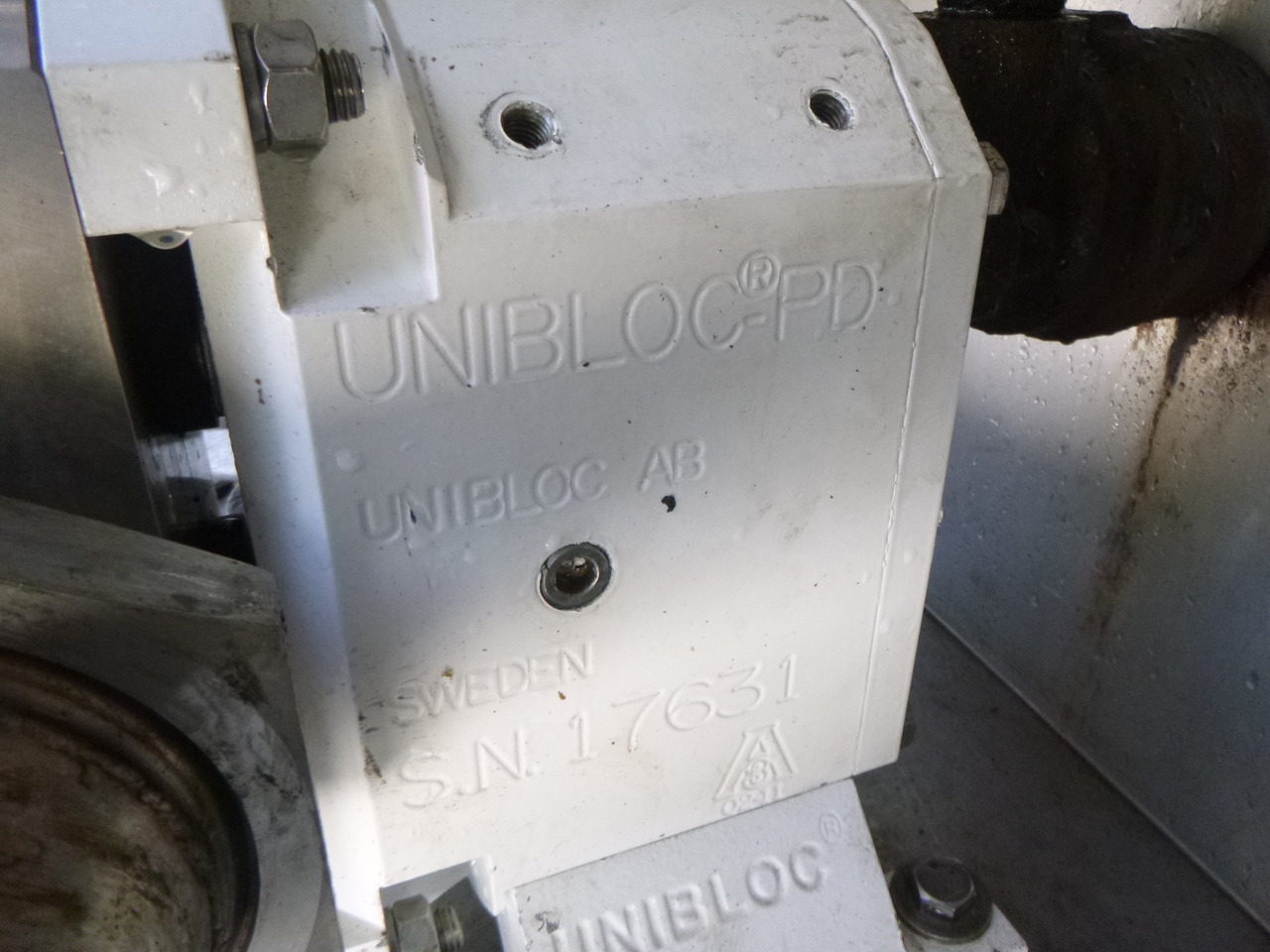 Polprikolica cisterna za transport kemikalij Feldbinder Chemical tank inox L4BH 30 m3 / 1 comp + pump: slika 9