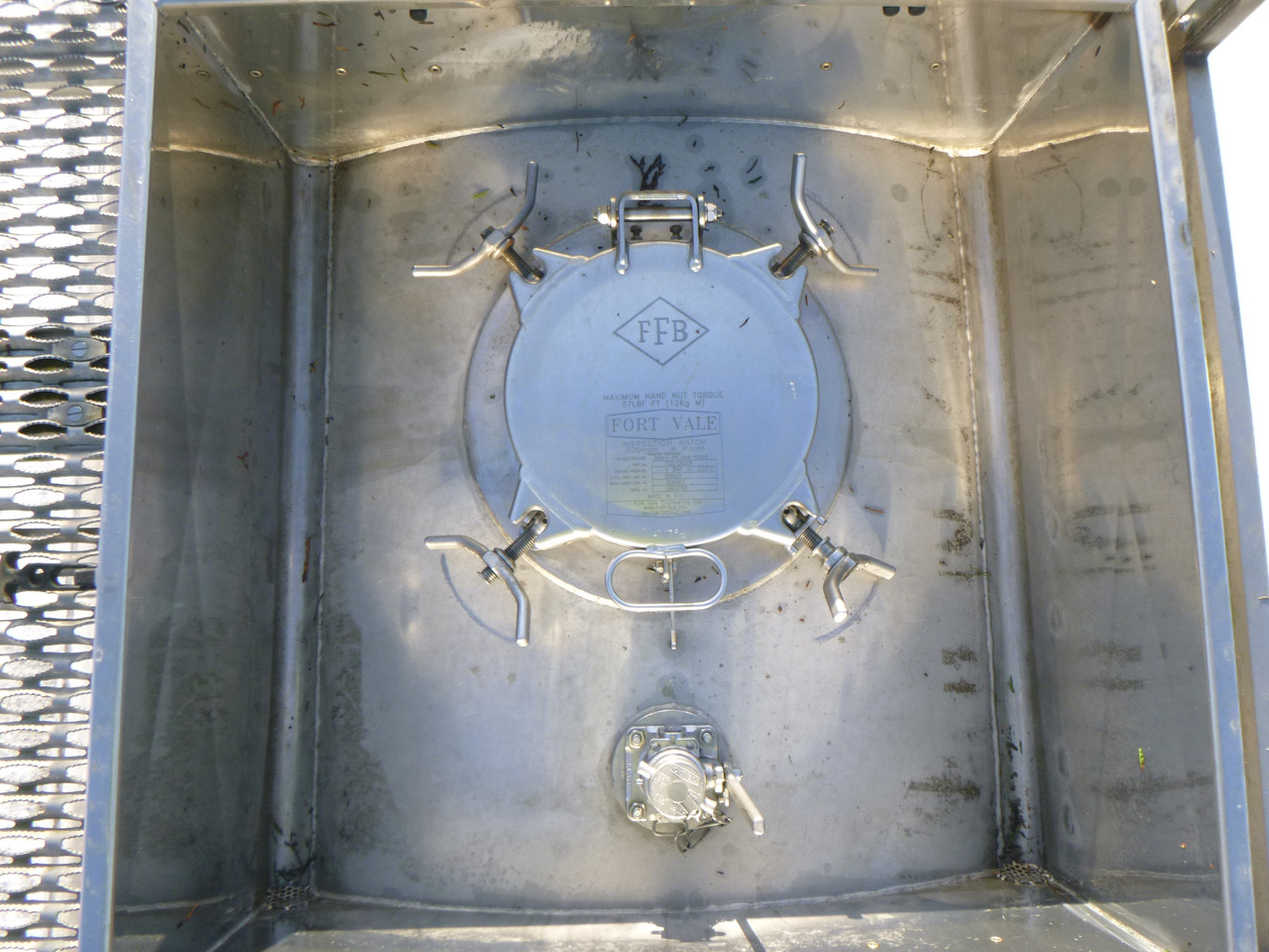 Polprikolica cisterna za transport kemikalij Feldbinder Chemical tank inox L4BH 30 m3 / 1 comp + pump: slika 42