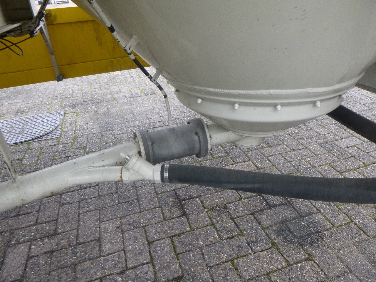 Polprikolica cisterna za transport moke Feldbinder Powder tank alu 40 m3 / 1 comp: slika 13