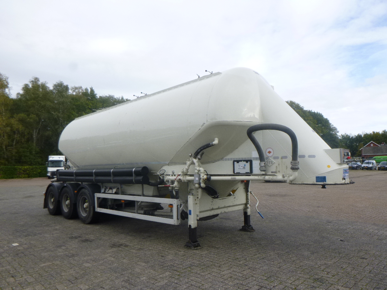 Polprikolica cisterna za transport moke Feldbinder Powder tank alu 40 m3 / 1 comp: slika 2