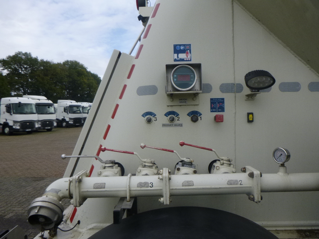 Polprikolica cisterna za transport moke Feldbinder Powder tank alu 40 m3 / 1 comp: slika 11