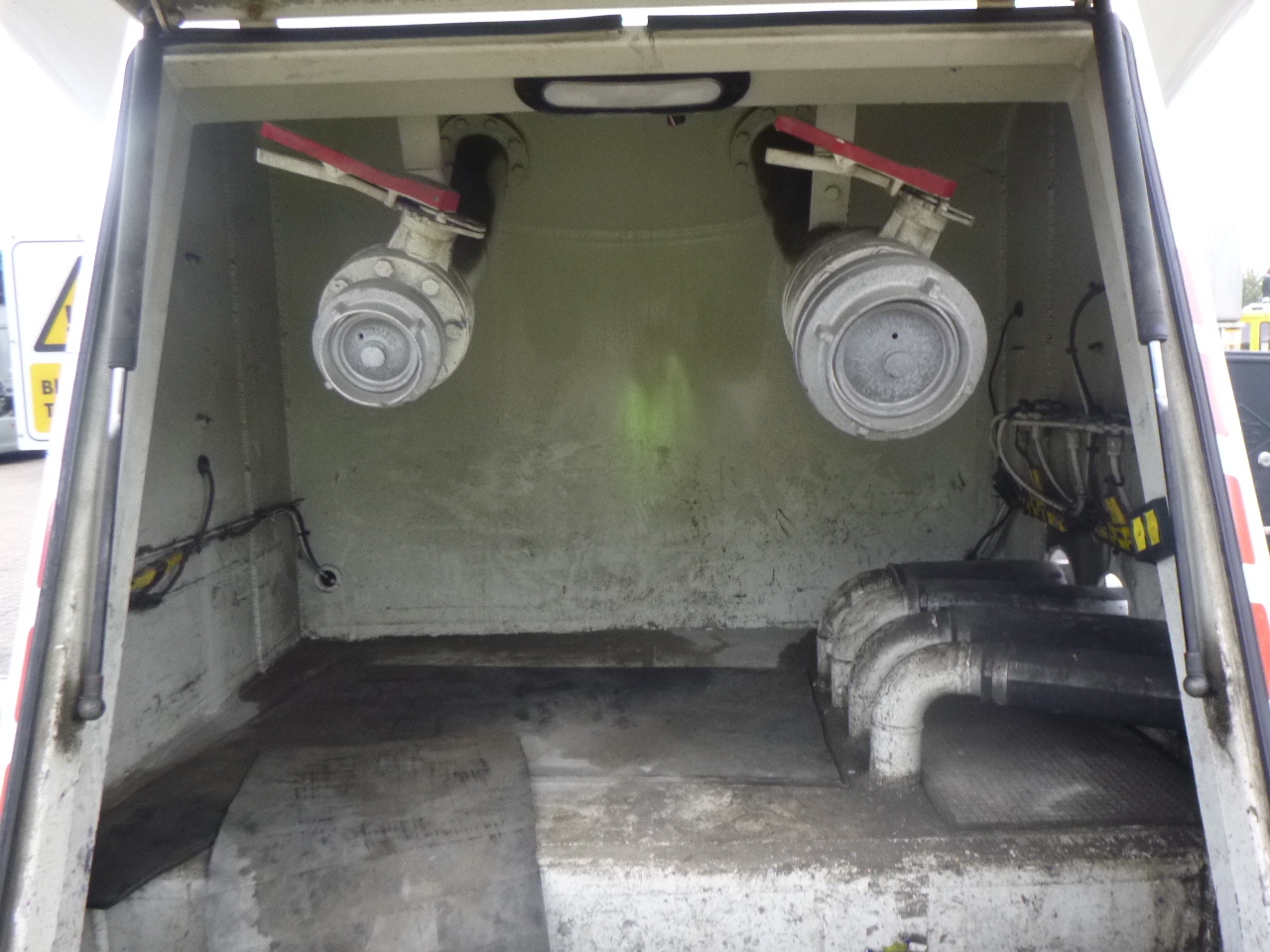Polprikolica cisterna za transport moke Feldbinder Powder tank alu 40 m3 / 1 comp: slika 16