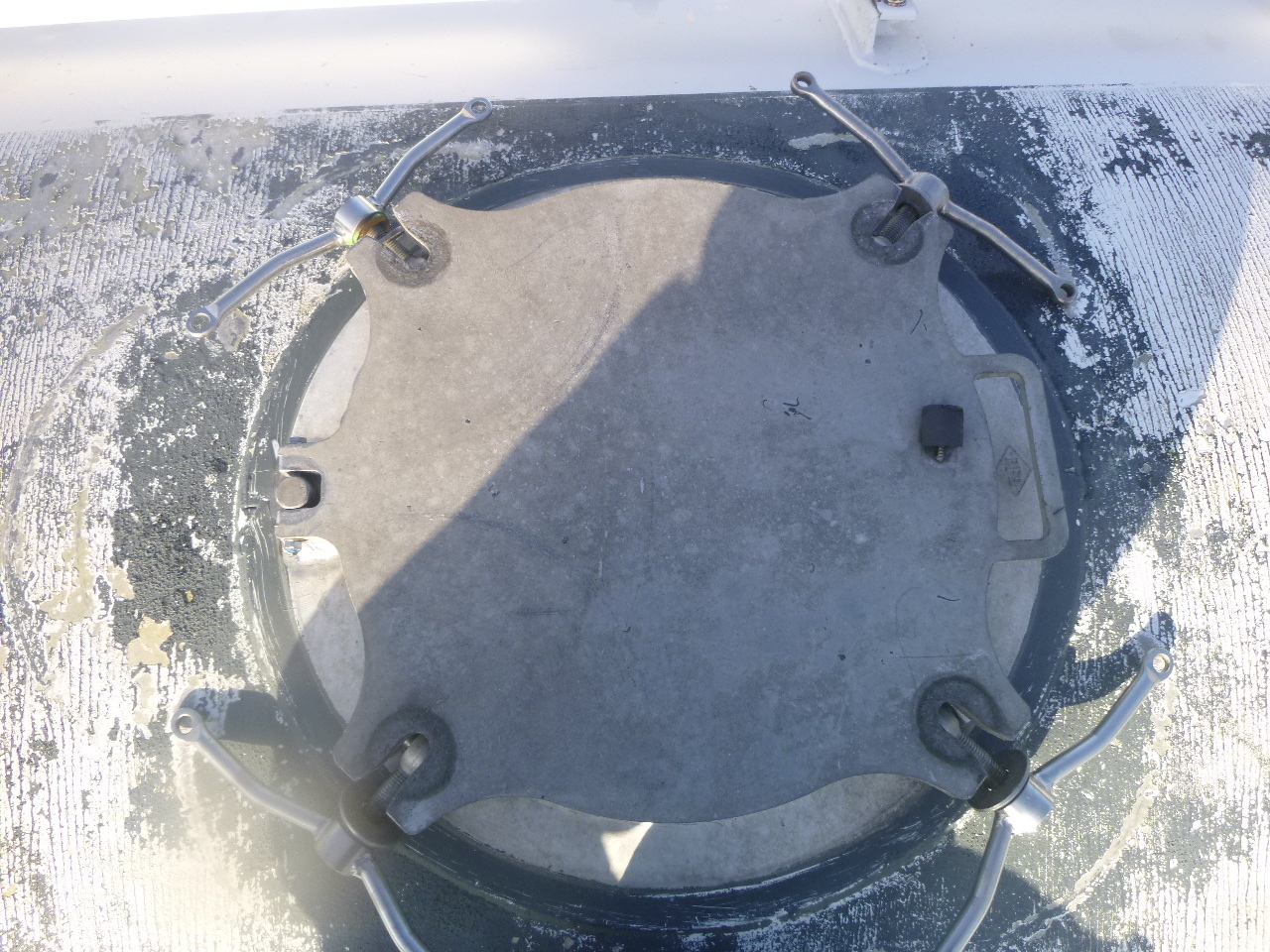 Polprikolica cisterna za transport moke Feldbinder Powder tank alu 63 m3 (tipping): slika 10