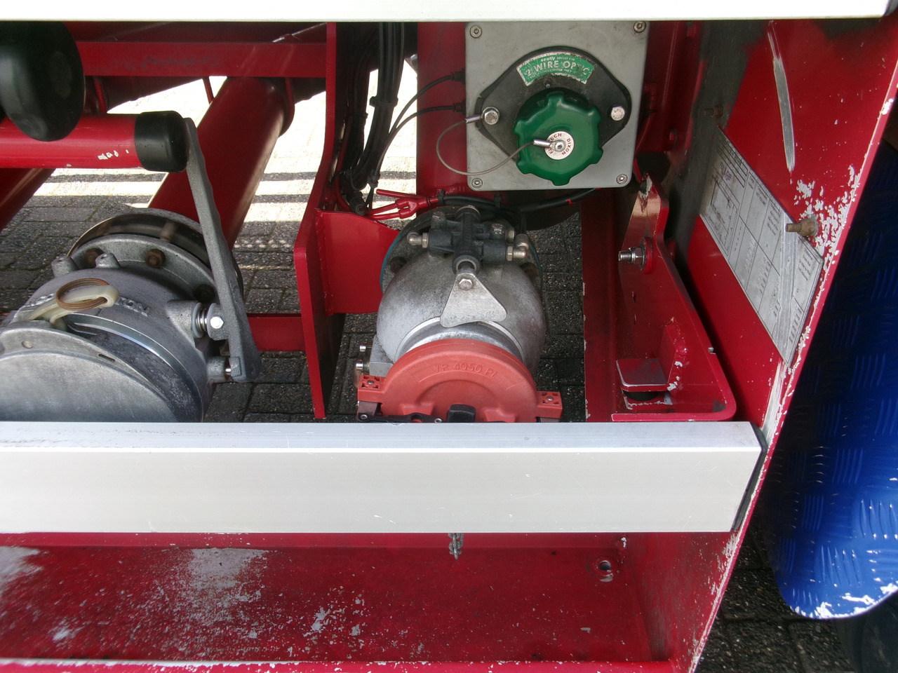Polprikolica cisterna za transport goriva L.A.G. Fuel tank alu 44.4 m3 / 6 comp + pump: slika 6
