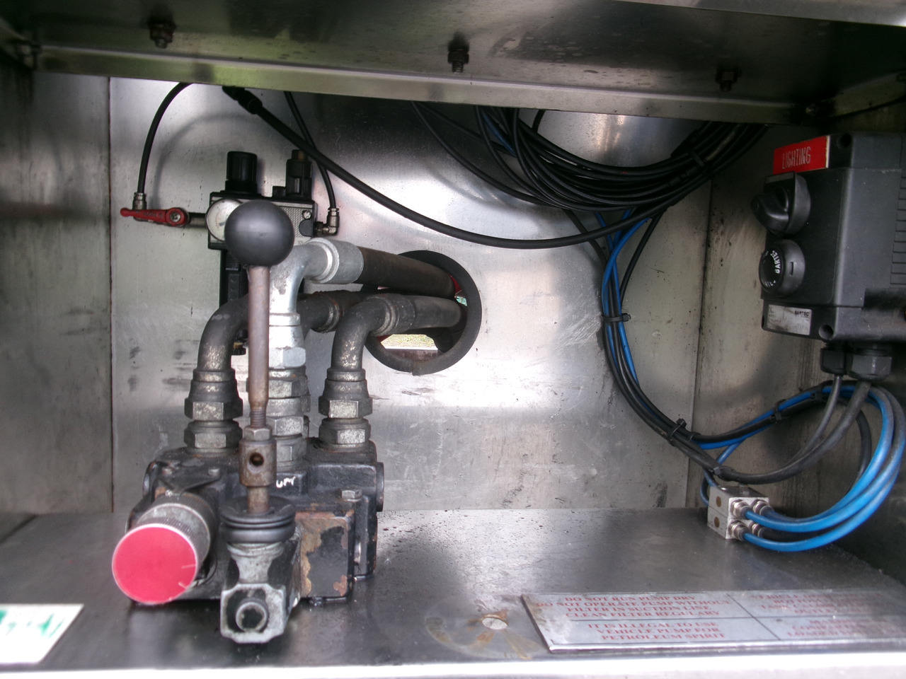 Polprikolica cisterna za transport goriva L.A.G. Fuel tank alu 44.4 m3 / 6 comp + pump: slika 13