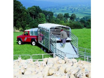 Ifor Williams TA510 - Prikolica za prevoz živine