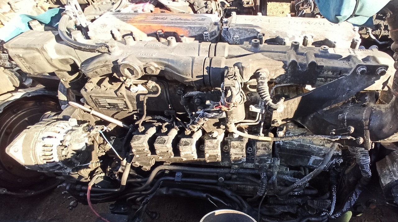 Motor in deli za Tovornjak DAF 2 x  CF 75 310 PE228 C: slika 3