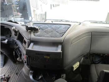 Kabina in notranjost za Tovornjak DAF XF 106 DASHBORD EURO 6 MODEL 2016: slika 3
