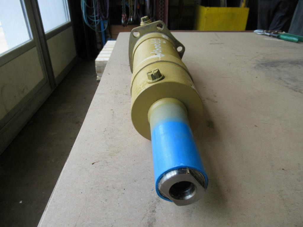 Nov Hidravlični cilinder za Gradbeni stroj New Holland 153310776 -: slika 2
