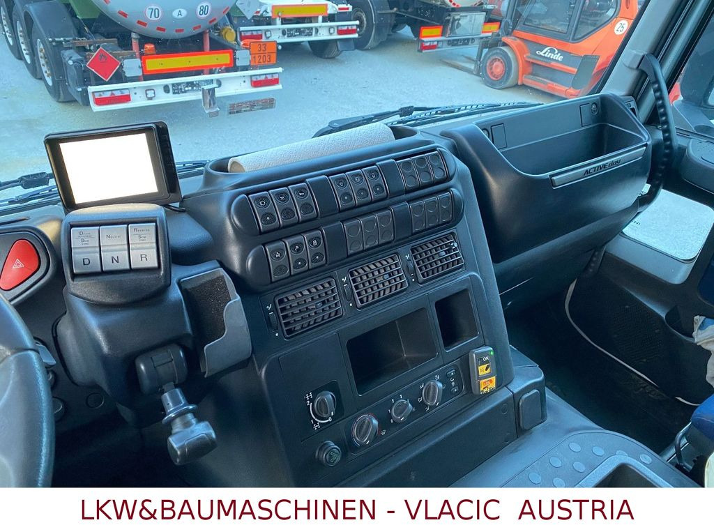 Tovornjak s kesonom, Tovornjak z dvigalom Iveco Trakker 450 mit Kran EFFER 470/6S+JIB: slika 7