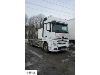 Kontejnerski tovornjak/ Tovornjak z zamenljivim tovoriščem Mercedes Actros 2553: slika 1
