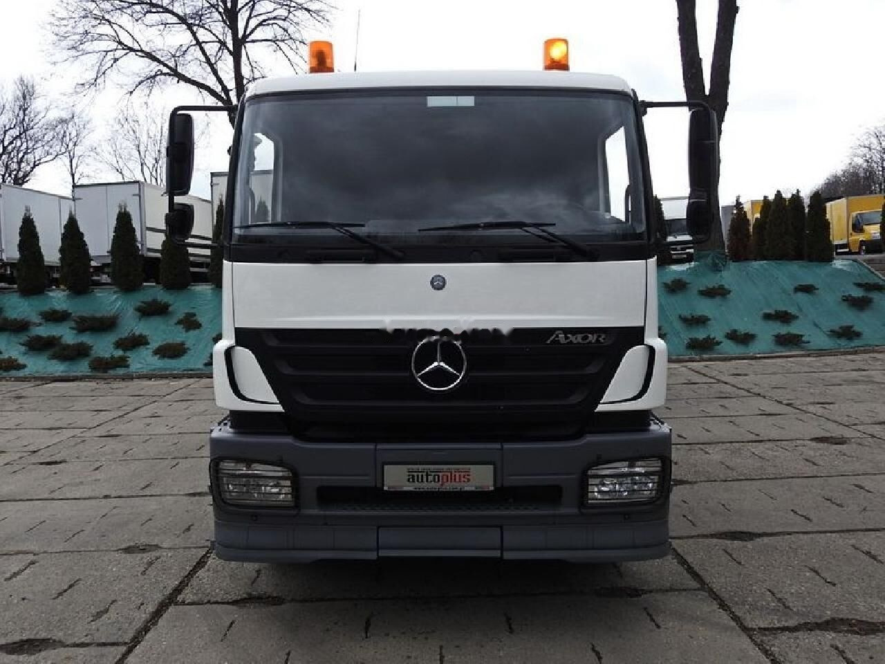 Tovornjak s kesonom, Tovornjak z dvigalom Mercedes-Benz AXOR: slika 5