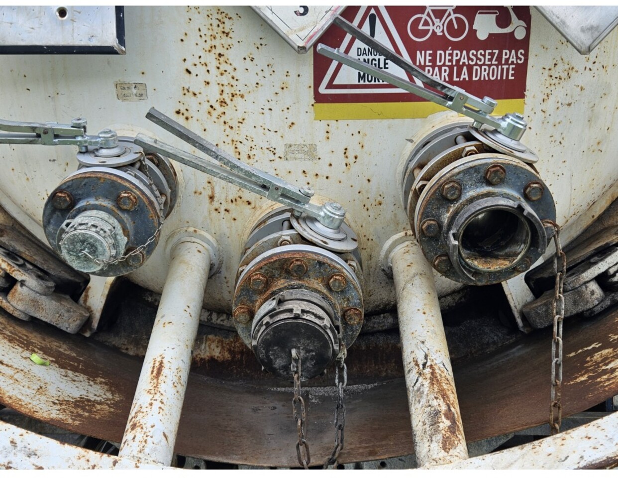 Tovornjak cisterna Renault Kerax 420 6x4 Vacuum and P|ressure Truck Manual gearbox: slika 14