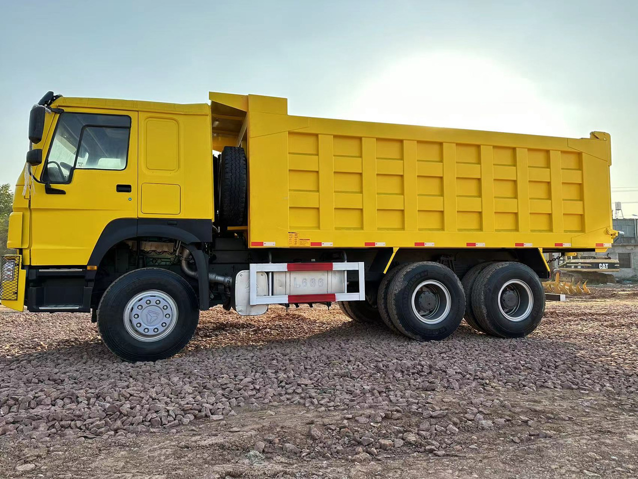 Tovornjak prekucnik za transport težkih strojev SINOTRUK Howo Dump truck 371: slika 3