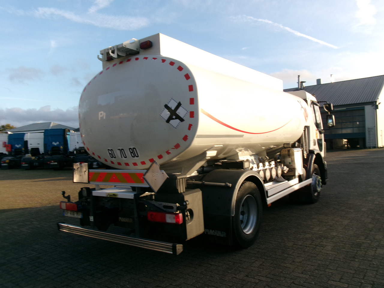 Tovornjak cisterna za transport goriva Volvo FE 280 4x2 fuel tank 13.3 m3 / 4 comp: slika 4