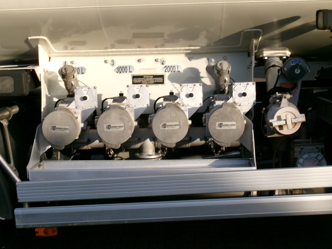 Tovornjak cisterna za transport goriva Volvo FE 280 4x2 fuel tank 13.3 m3 / 4 comp: slika 7