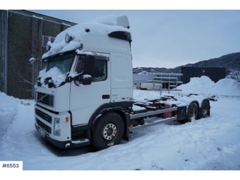 Kontejnerski tovornjak/ Tovornjak z zamenljivim tovoriščem Volvo FM440: slika 1