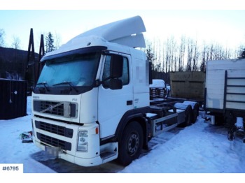 Kontejnerski tovornjak/ Tovornjak z zamenljivim tovoriščem Volvo FM480: slika 1