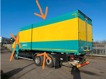 Kontejnerski tovornjak/ Tovornjak z zamenljivim tovoriščem