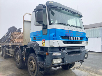 Tovornjak z dvigalom IVECO Trakker