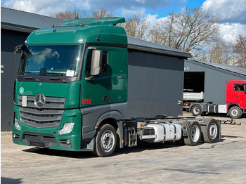 Kontejnerski tovornjak/ Tovornjak z zamenljivim tovoriščem MERCEDES-BENZ Actros 2536