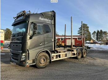 Tovornjak za prevoz lesa VOLVO FH16