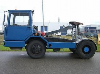 Sisu 4x4 terminal tractor zugmachine - Vlačilec
