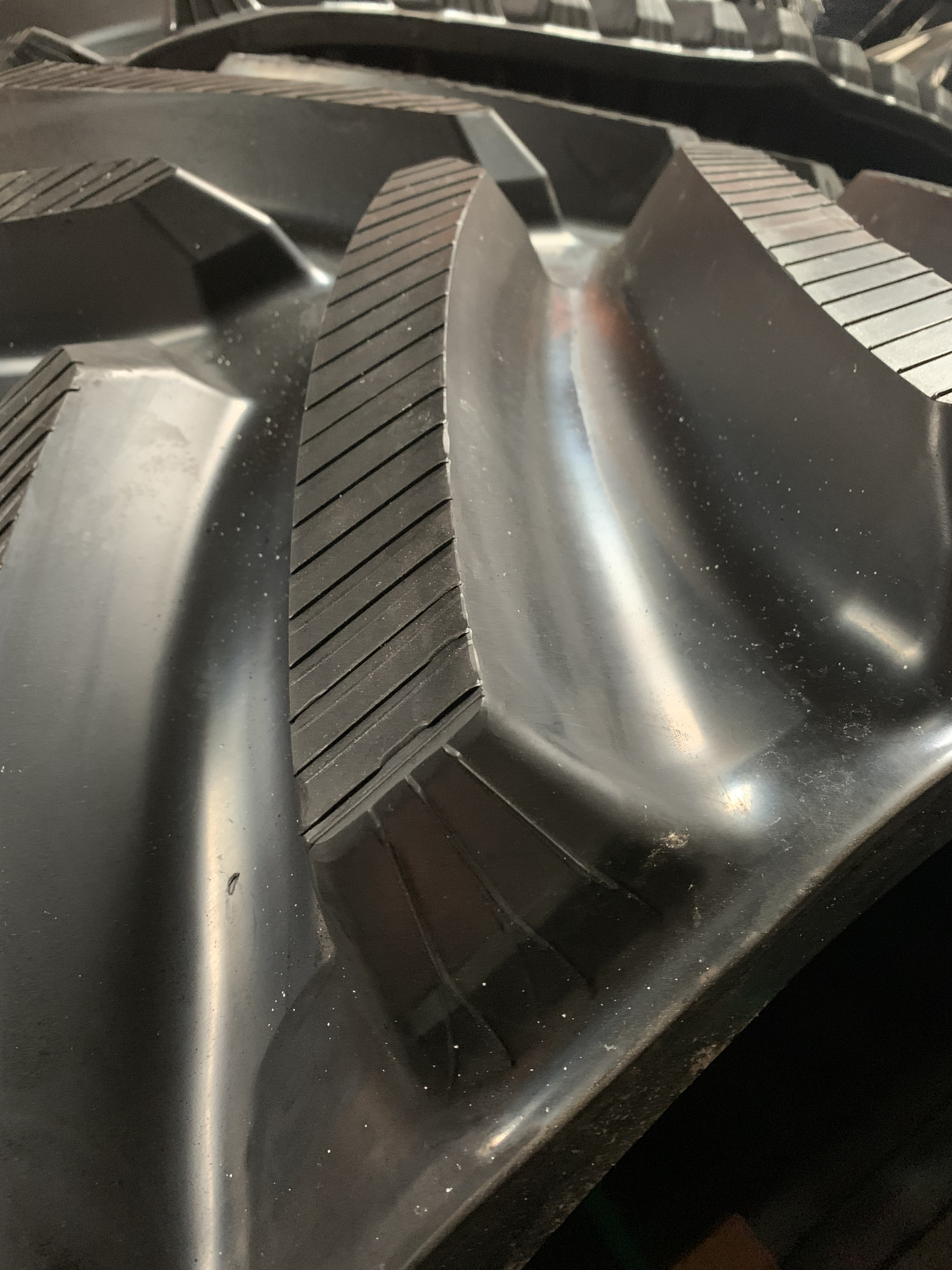 LEACH LEWIS RUBBER TRACKS LIMITED undefined: slika 3