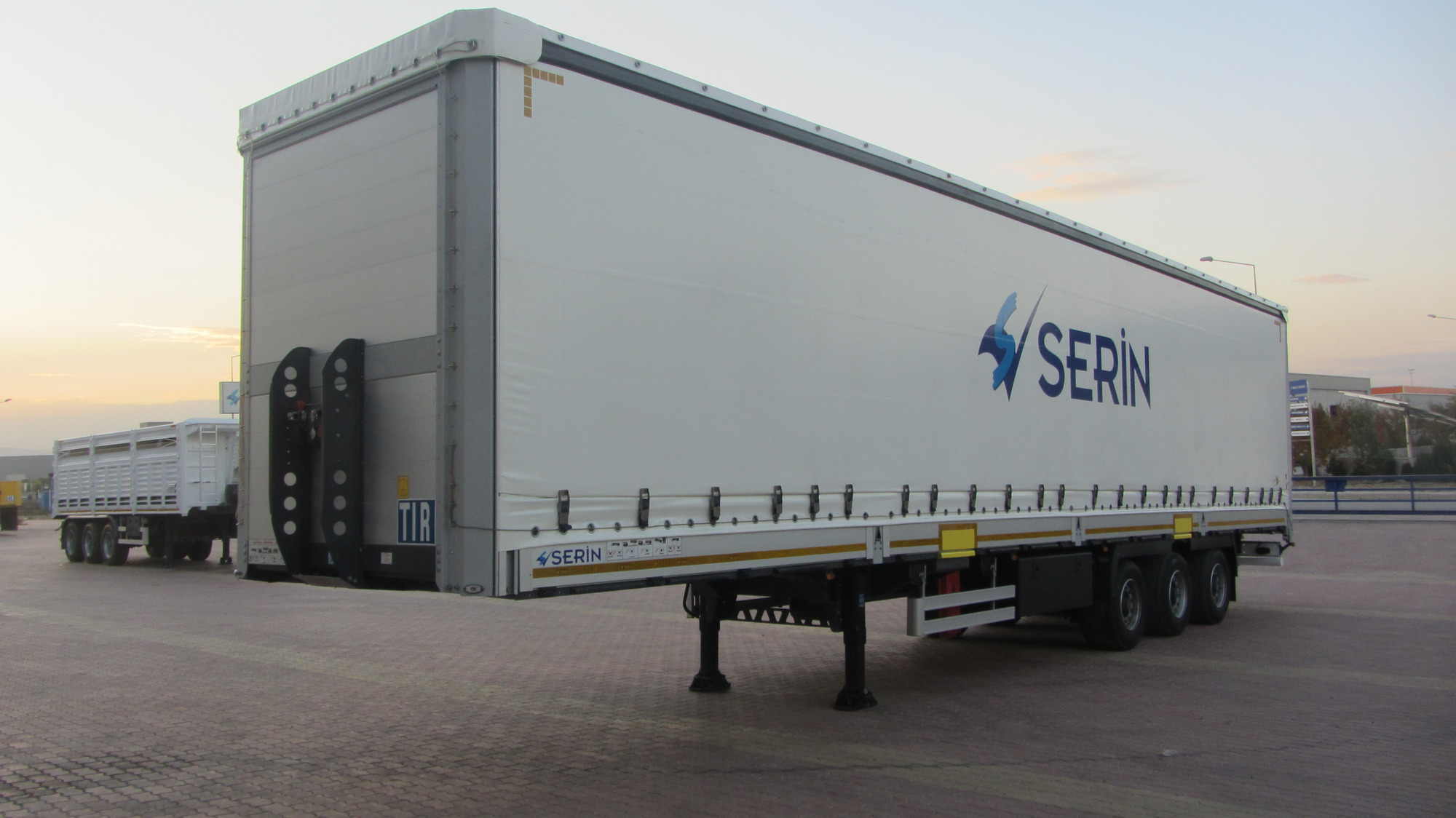 Serin Trailer undefined: slika 35
